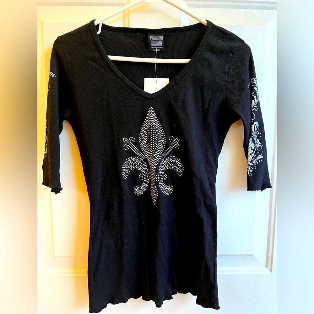 Freedom V-neck shirt in size XL